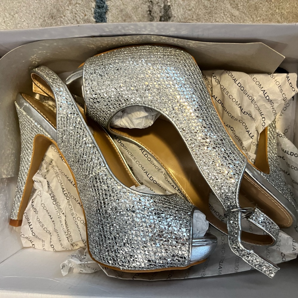 Aldo BRAND NEW NEVER WORN size 7
